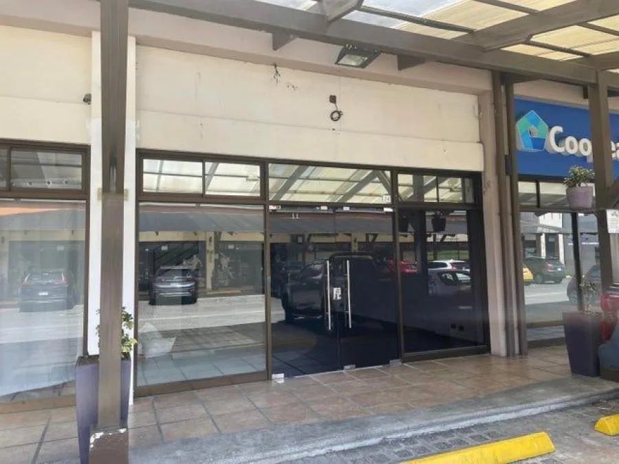 Venta de Local Comercial en Escazú, San José. RAH 25-136 - Venta en Escazú