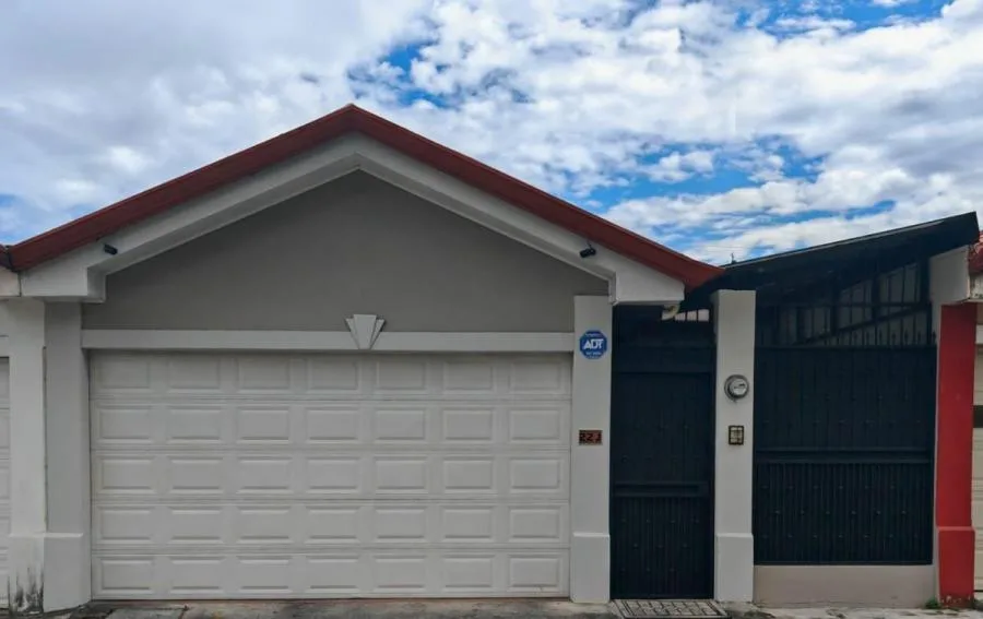 Venta de casa de una planta en Residencial Monserrat, Concepción, La Unión JM001 - Venta en La Unión
