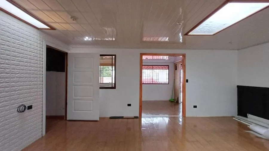 Venta de casa con apartamento en Residencial en Ipis Goicoechea - Venta en Goicoechea — photo 3