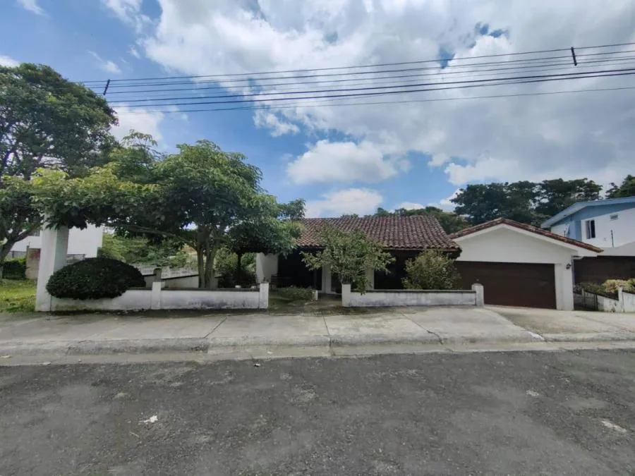 Casa en Venta en Granadilla, Curridabat. RAH 24-645 - Venta en Curridabat