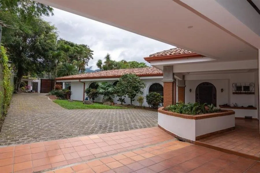 Alquiler de casa en Escazú - Alquiler / Renta en Escazú