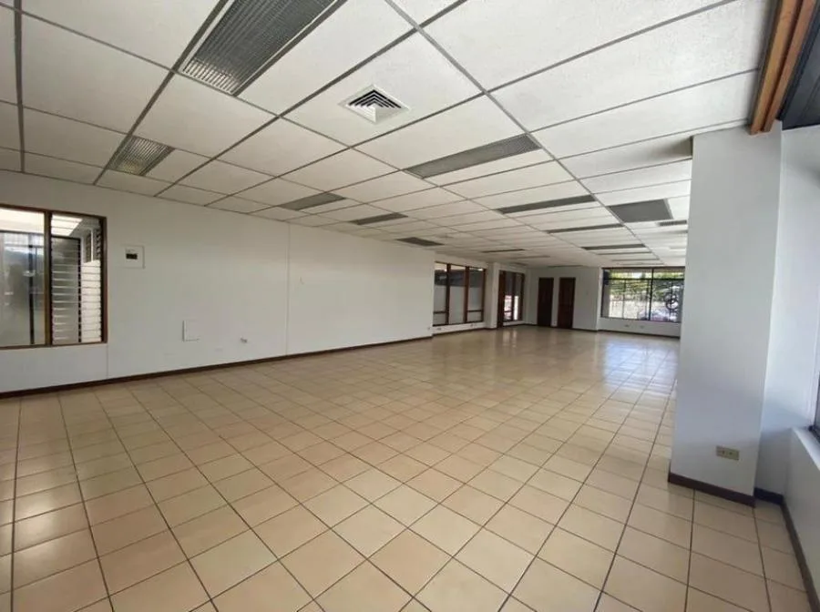 alquiler de comercial en san jose - Alquiler / Renta en Goicoechea — photo 2