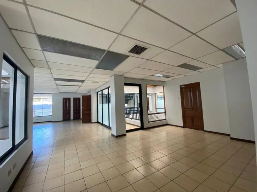 alquiler de comercial en san jose - Alquiler / Renta en Goicoechea — photo 3