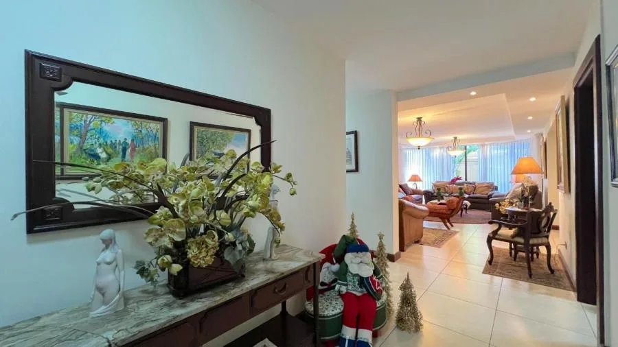 Venta de Apartamento en San Rafael de Escazú. RAH 26-218 - Venta en Escazú