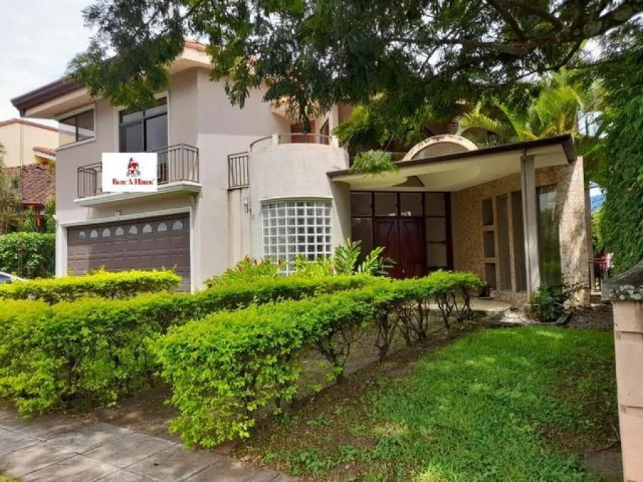 Alquiler de Casa en Pozos, Santa Ana. - Alquiler / Renta en Santa Ana