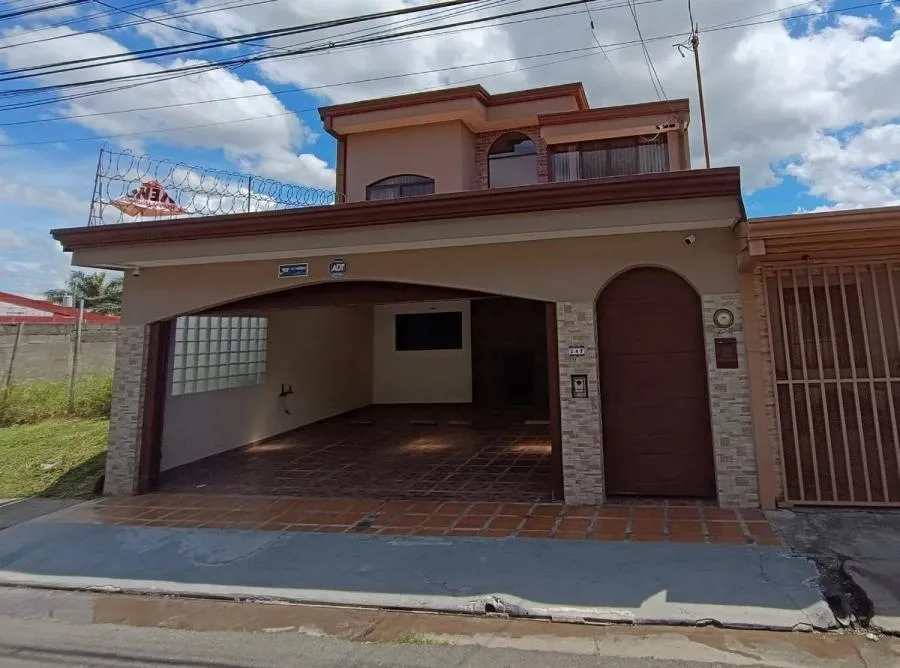 Venta de casa de dos plantas en San Francisco de Heredia #TT8929 - Venta en San Francisco
