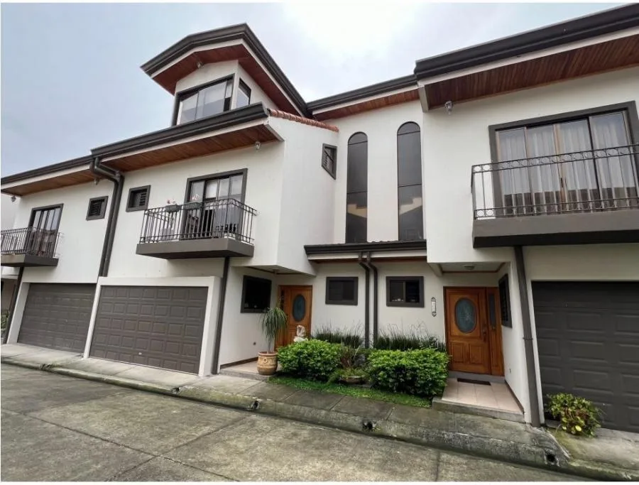 Venta de casa en condominio Puruses, Guayabos, Curridabat US$295,000 #JM47 - Venta en Curridabat