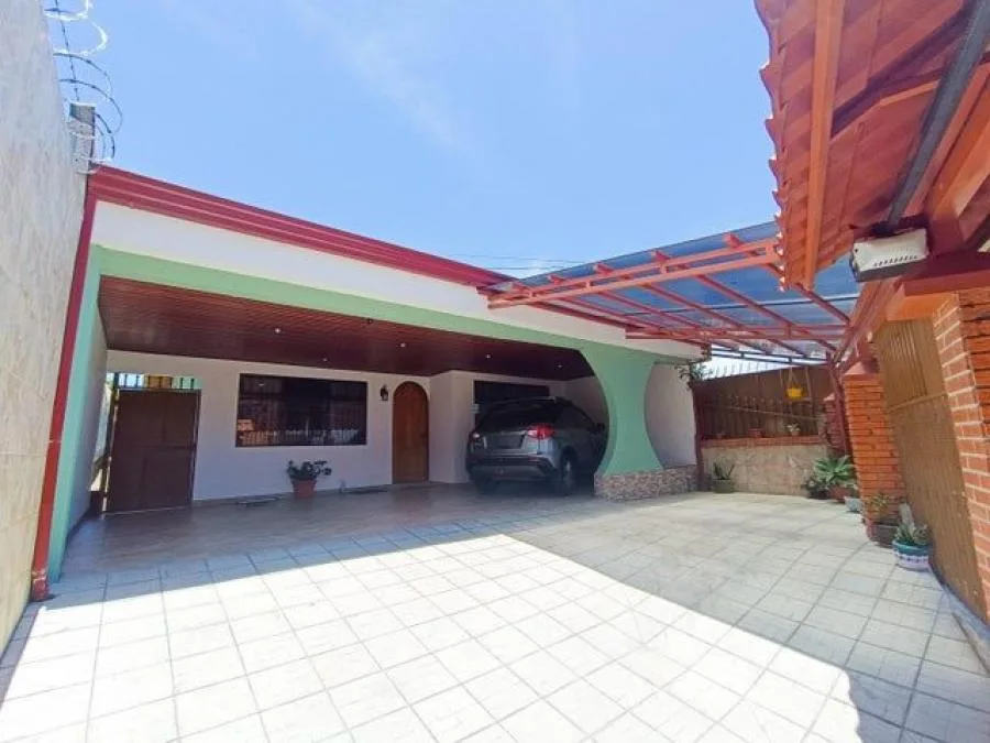 Venta de Casa + Apartamento en Goicoechea, San José. RAH 24-1516 - Venta en Goicoechea