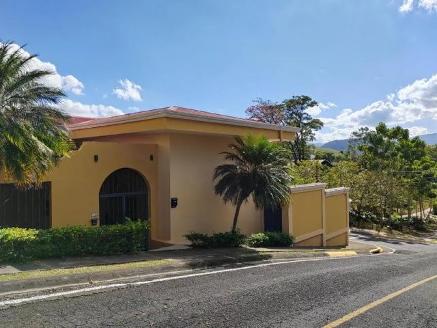 Venta de Casa en Curridabat, San José. RAH 24-1101 - Venta en Curridabat