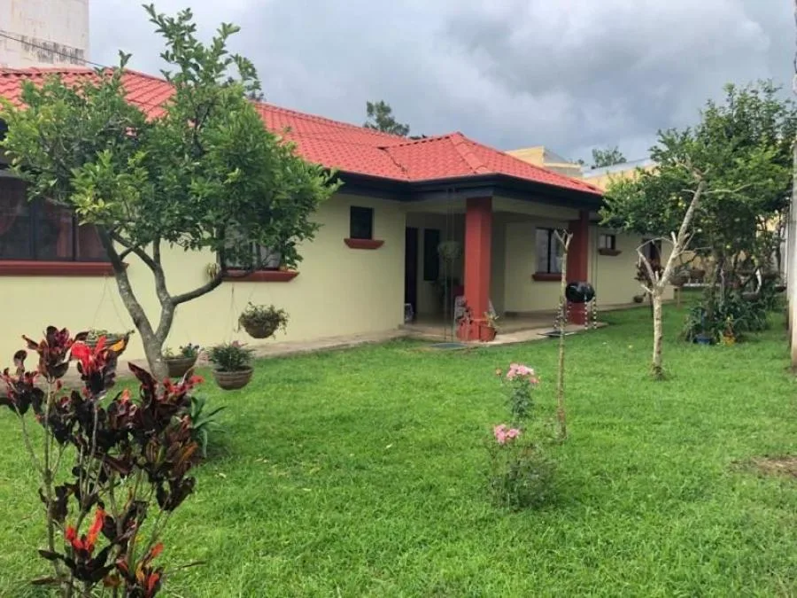 Casa mas apartamento independiente con 874 m2 de lote en San Miguel, Heredia RAH 23537 - Venta en San Miguel