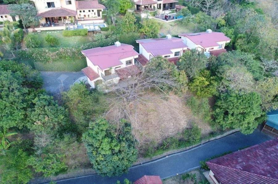 CASA EN VENTA EN SANTA ANA, MLS #22-1430 - Venta en Santa Ana