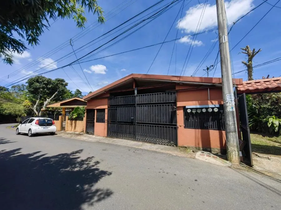Oportunidad de tener casa propia mas tres apartamentos como inversión RAH 23958 - Venta en Santa Bárbara