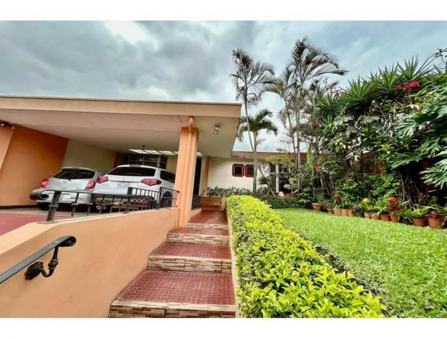 Venta de casa en Urbanización El Prado, Curridabat US$400,000 #JM66 - Venta en Curridabat