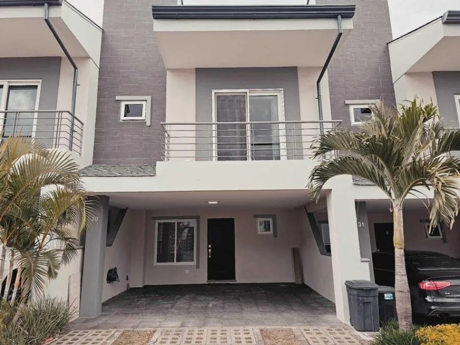 SE ALQUILA CASA EN CONDOMINIO EN SAN RAFAEL DE ESCAZU PBR - Alquiler / Renta en Escazú