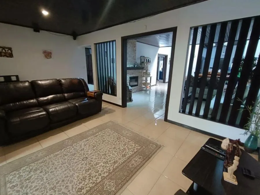 Venta de casa con local comercial en Santo Domingo de Heredia US$ 520,000 #TK9239 - Venta en Santo Domingo