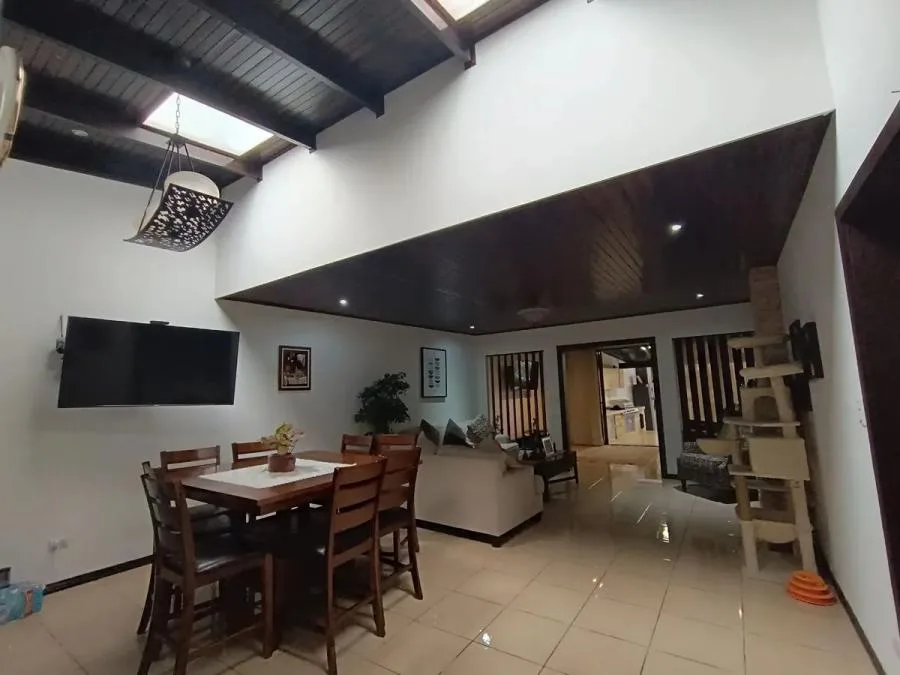 Venta de casa con local comercial en Santo Domingo de Heredia US$ 520,000 #TK9239 - Venta en Santo Domingo — photo 2