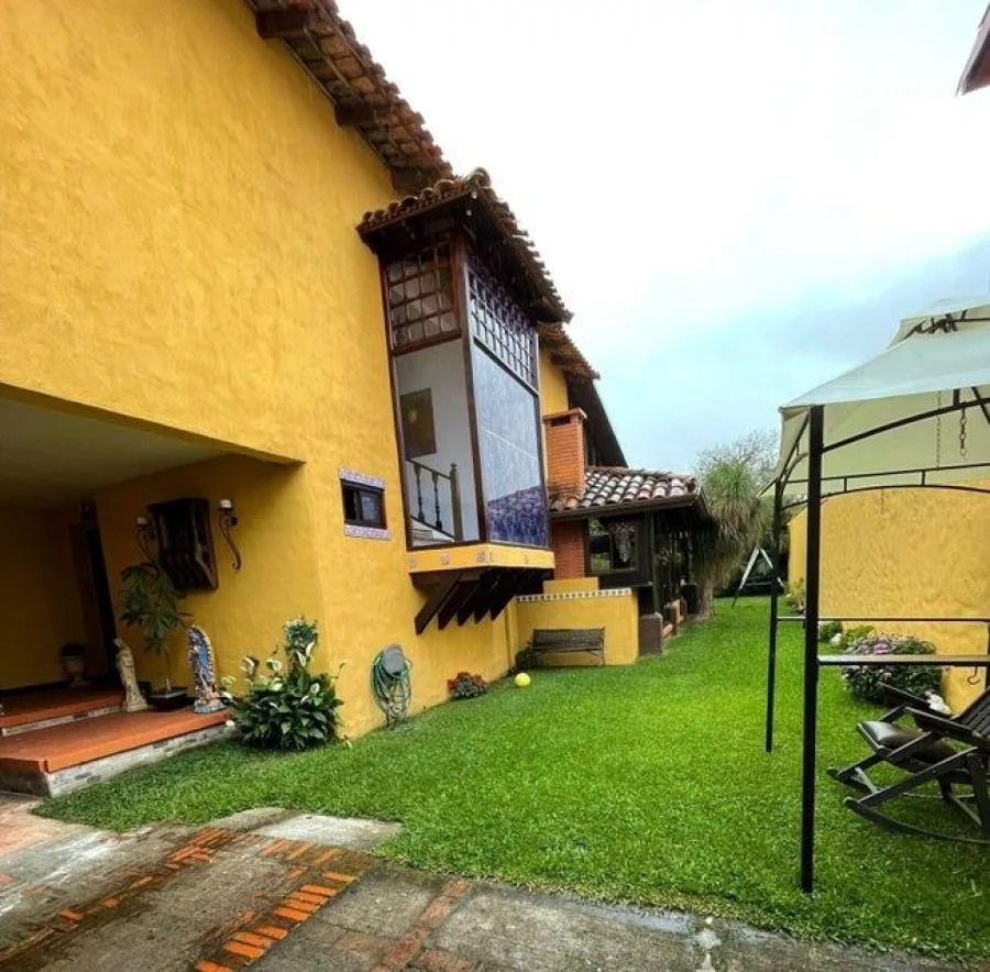 Hermosa Casa independiente estilo Colonial ubicada en el centro de Santo Domingo RAH 23-288 - Venta en Santo Domingo