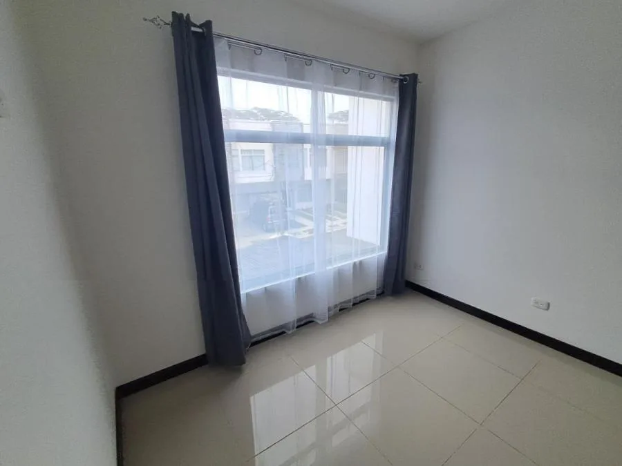ALQUILER DE MODERNA CASA EN CONDOMINIO, SAN PABLO DE HEREDIA (NR) - Alquiler / Renta en San Pablo — photo 3