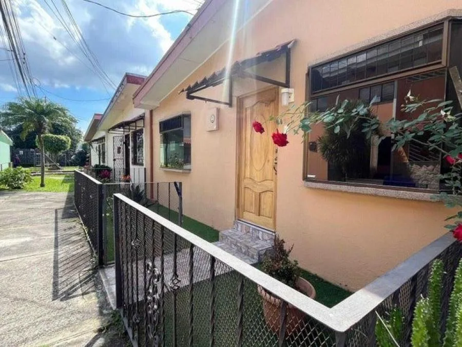 Venta de Casa en Zapote, San José. RAH 24-1507 - Venta en Zapote