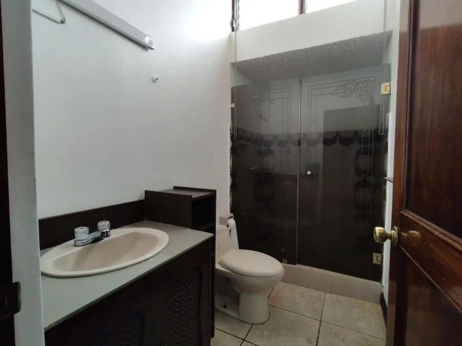 Casa en Venta Amplia en San Jose, Moravia  - Venta en Moravia — photo 4