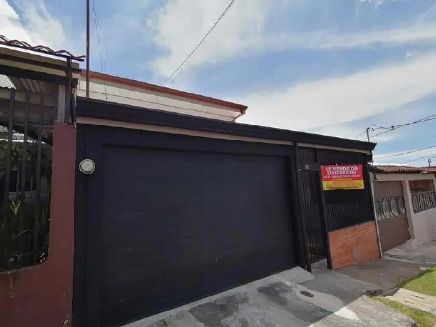 Casa de cinco habitaciones con uso de suelo mixto en La Robert, Guadalupe RAH 23347 - Venta en Goicoechea