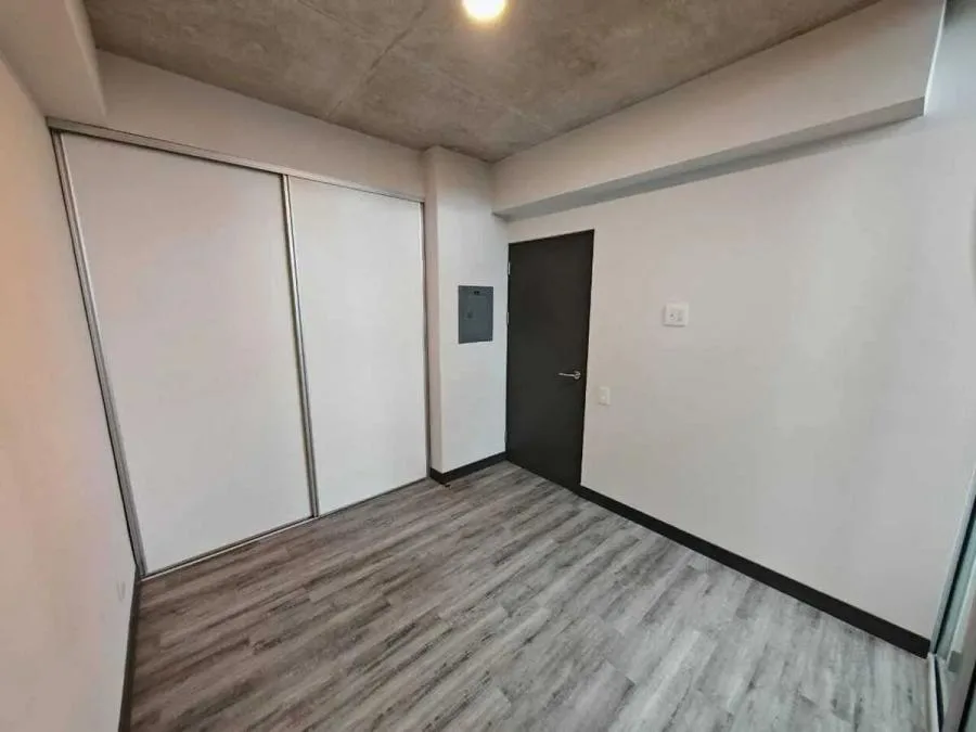 Venta de apartamento en piso 8 de torre SECRT, Sabana US$ 129,000 #TO4879 - Venta en San José — photo 2