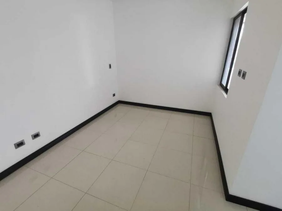 Casa cerca de Escuelas en Venta Ubicada en San Jose, Moravia  - Venta en Moravia — photo 3