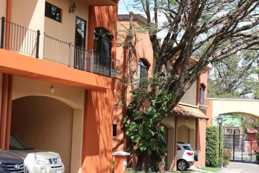 Venta de Casa en Mora, San José. RAH 23-906 - Venta en Santa Ana