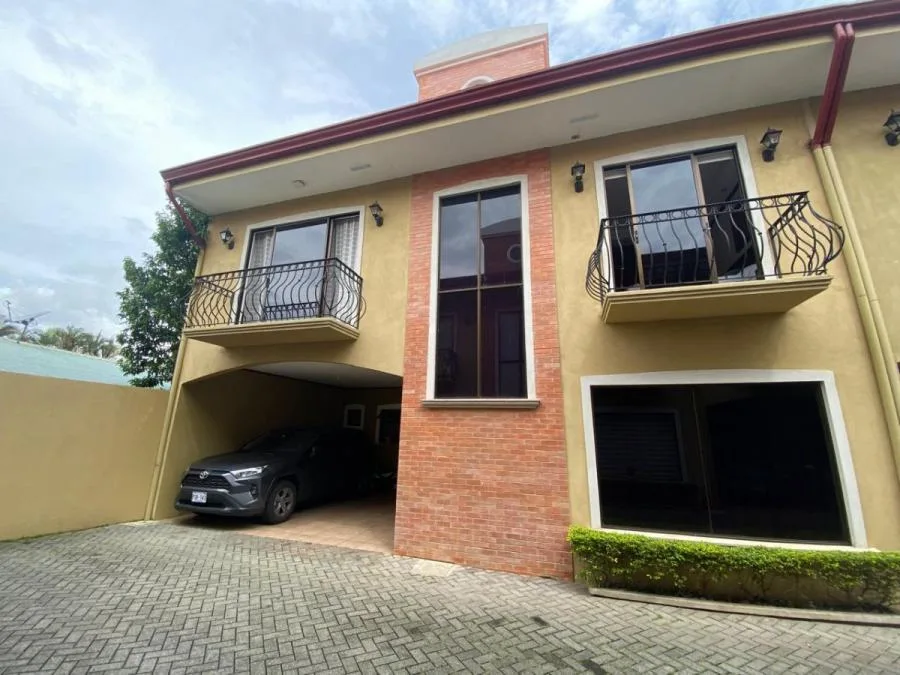 Venta de casa en condominio en Pinares, Curridabat US$238,000 #PR001  - Venta en Curridabat