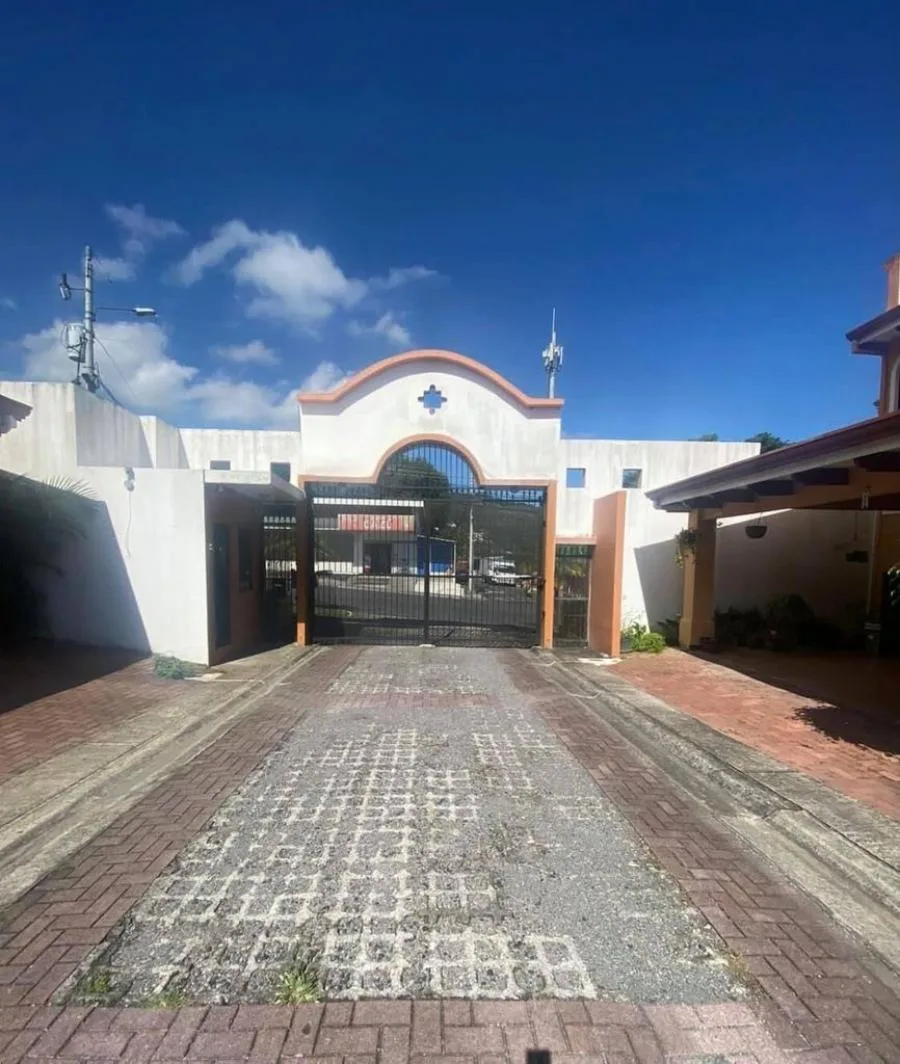 Venta de Casa + APTO Estudio en San Rafael de Escazú. RAH 26-986 - Venta en Escazú