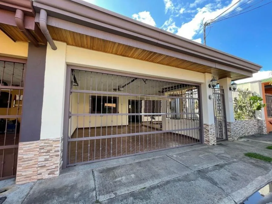 Casa en venta en Flores, Heredia. RAH 22-1743 - Venta en Flores