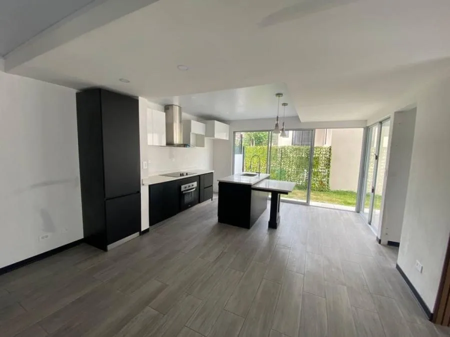 CASA EN VENTA, SANTA ANA Cod#25-215 - Venta en Brasil