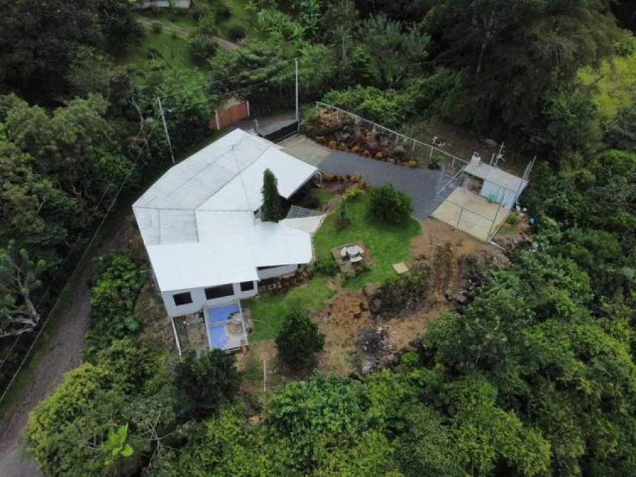 Venta de Casa en Mora-Colón, San José. - Venta en Colón