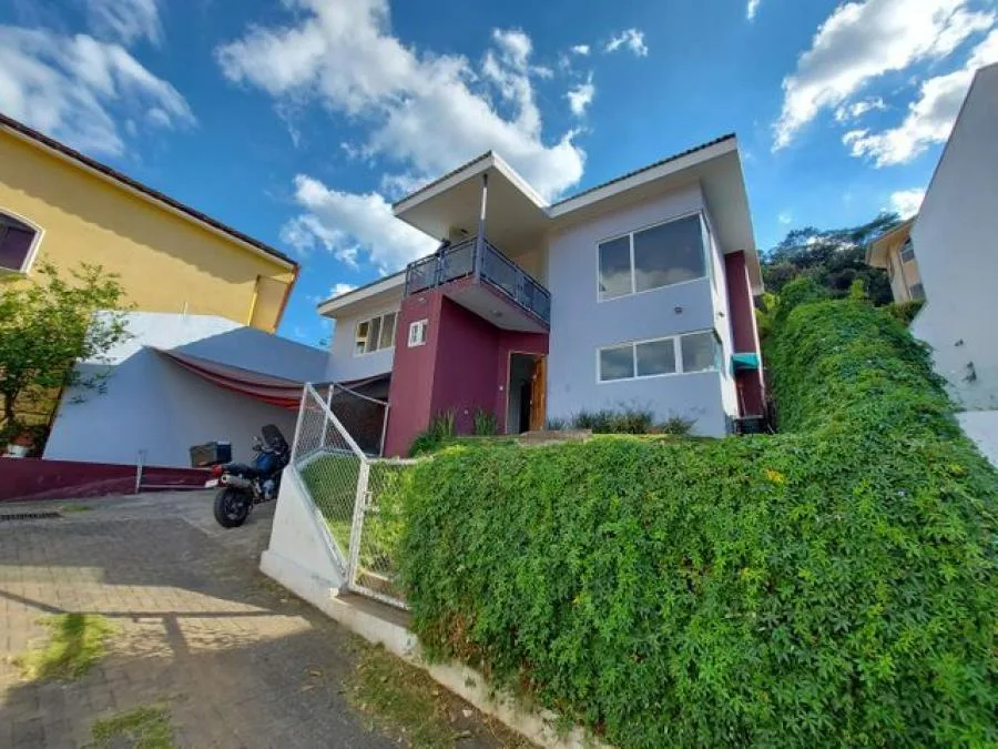 Casa de dos plantas en residencial privado en Piedades, Santa Ana RAH 23448 - Venta en Santa Ana