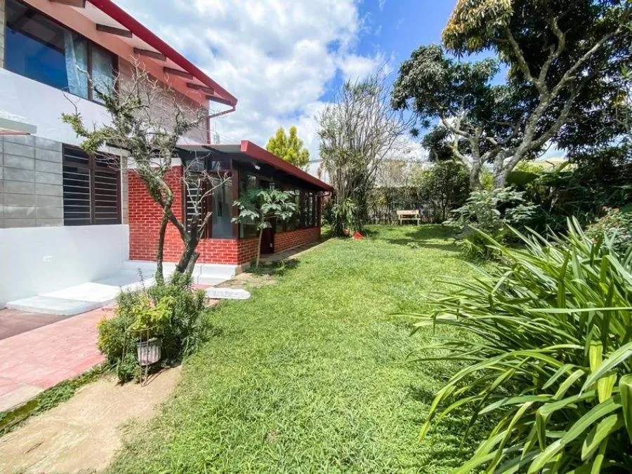 VENTA DE CASA EN MONTES DE OCA PBR - Venta en Sabanilla