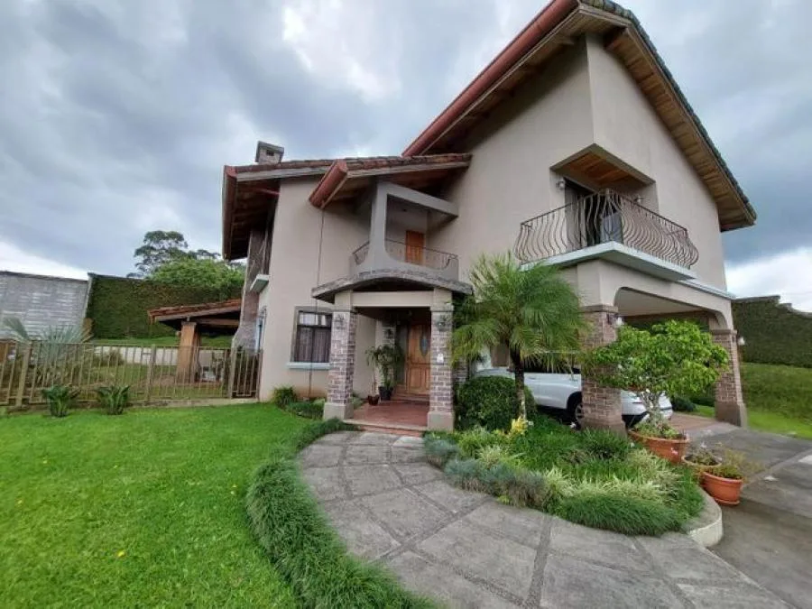Casa en condominio Vistas del Mar con amplias areas verdes en Goicochea RAH 23494 - Venta en Goicoechea