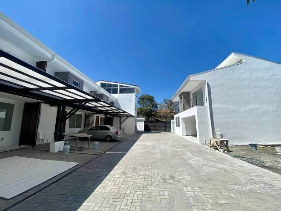 Venta de casa de estrenos condominio Guachipelín Escazú - Venta en Escazú