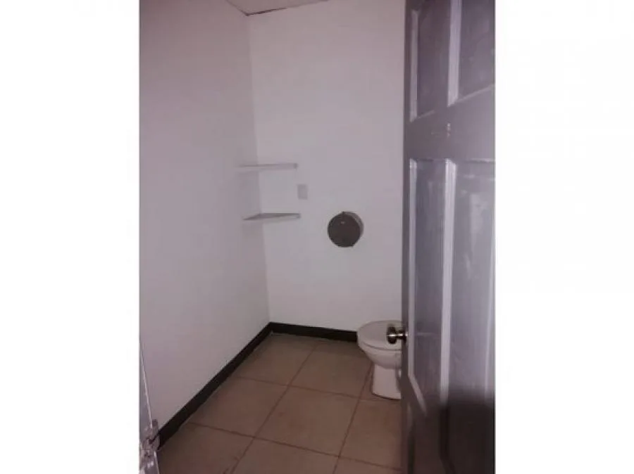 ALQUILER DE OFICINA, SAN JOSE, CENTRO COMERCIAL,SABANA SUR. - Alquiler / Renta en San José — photo 2