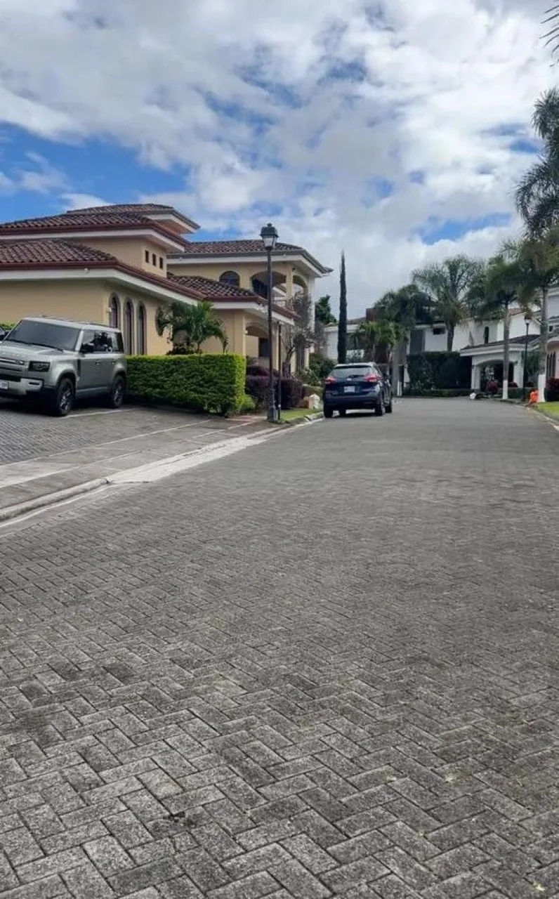 Venta de casa en condominio Terranostra, Santo Tomás de Santo Domingo $295,000 #JM32 - Venta en Santo Domingo — photo 4