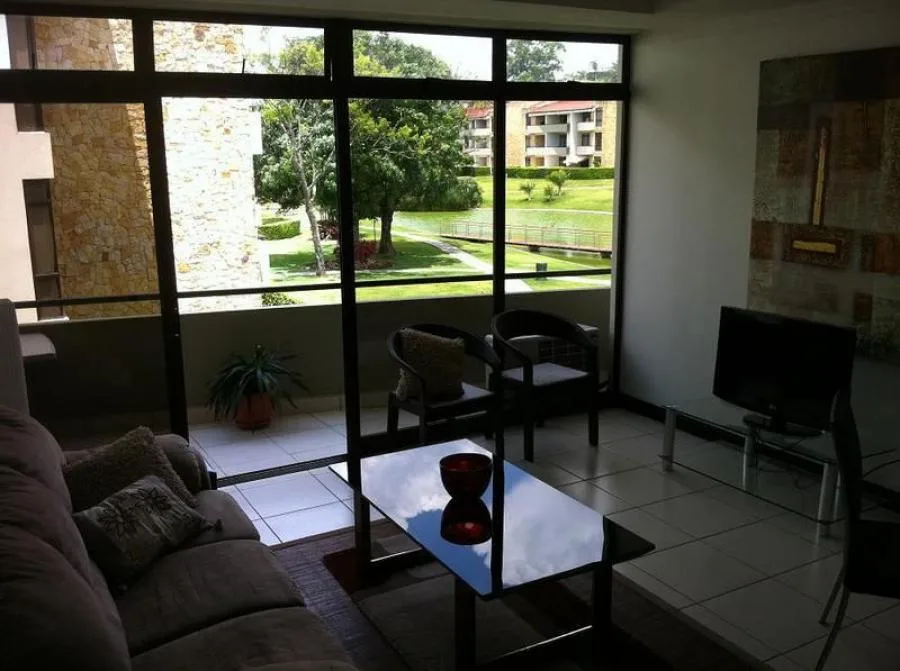 Alquiler de Apartamento en Rio Oro, Santa Ana. - Alquiler / Renta en Santa Ana
