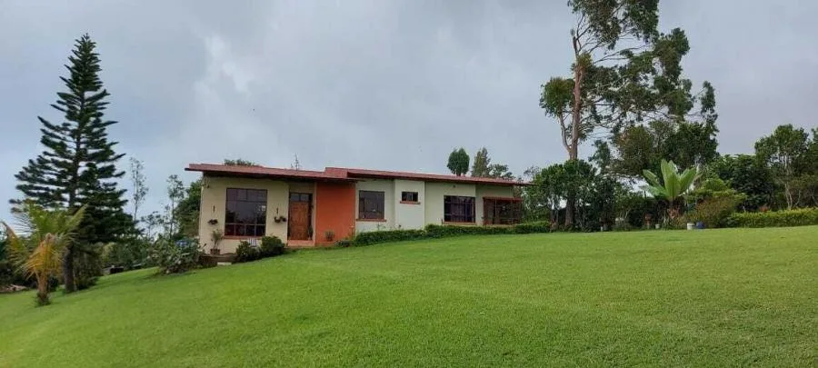 Venta de casa mas apartamento en lote de 3.519m2 ubicada en San Rafael de Coronado RAH 23449 - Venta en Vasquez de Coronado