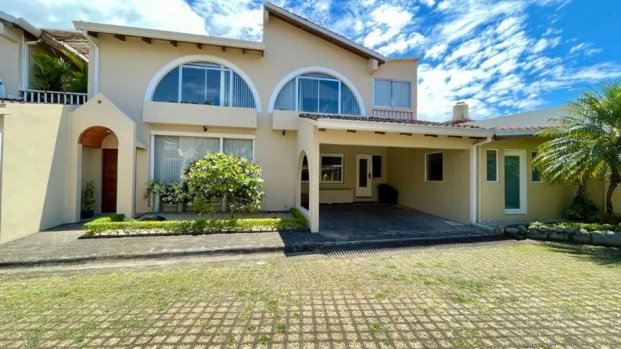 Venta de Casa + APTO en Escazú, San José. RAH 25-1873 - Venta en Escazú