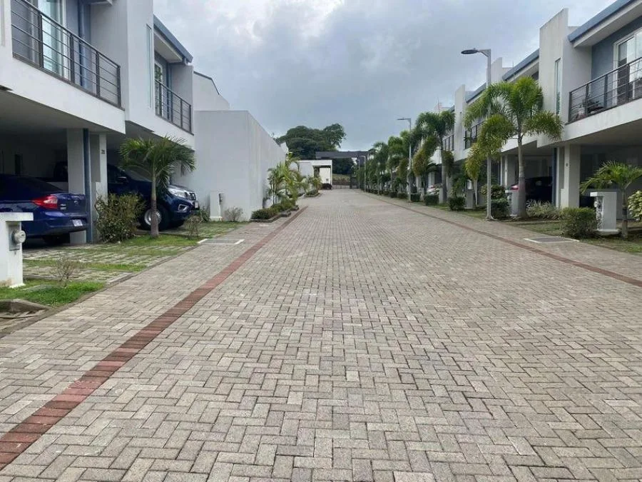 Casa en Alquiler en Brasil de Santa Ana. MLS 24-350 - Alquiler / Renta en Brasil