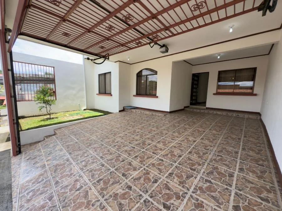 Venta de casa de una planta en Santo Domingo de Heredia # DE004 - Venta en Santo Domingo