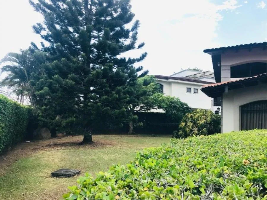 Venta de Casa en La Guácima, Alajuela. RAH 25-821 - Venta en Guácima