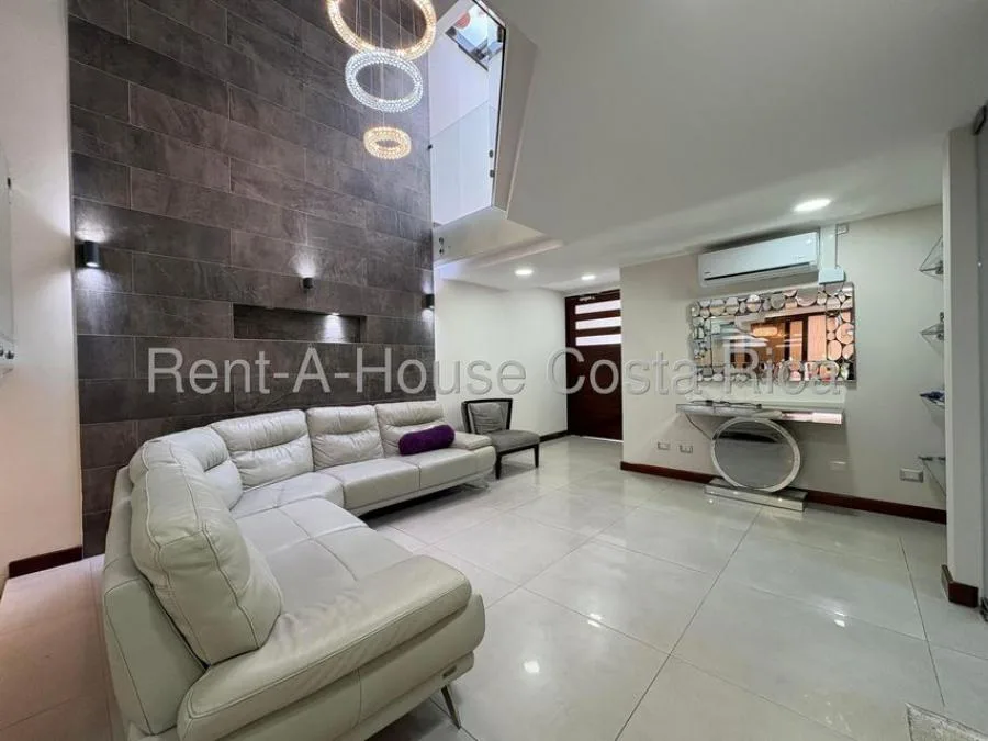 Alquiler de bellisima casa ubicada en Santa Ana Pozos 26-1463 - Alquiler / Renta en Santa Ana