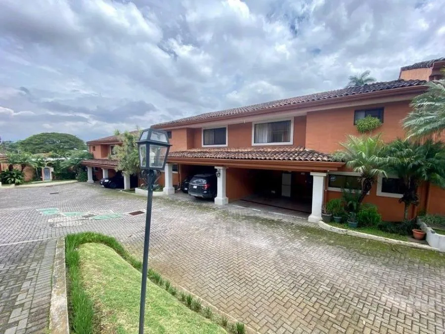 Casa en Alquiler en Escazú, San José. RAH 24-1233 - Alquiler / Renta en Escazú