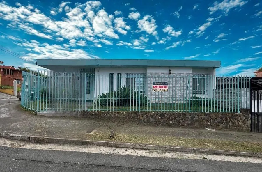 Venta de casa esquinera de una planta en San Vicente de Moravia $267,000 MI004  - Venta en San Vicente