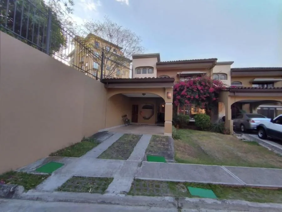 Casa en venta en San Rafael, Escazú. RAH 22-1948 - Venta en Escazú