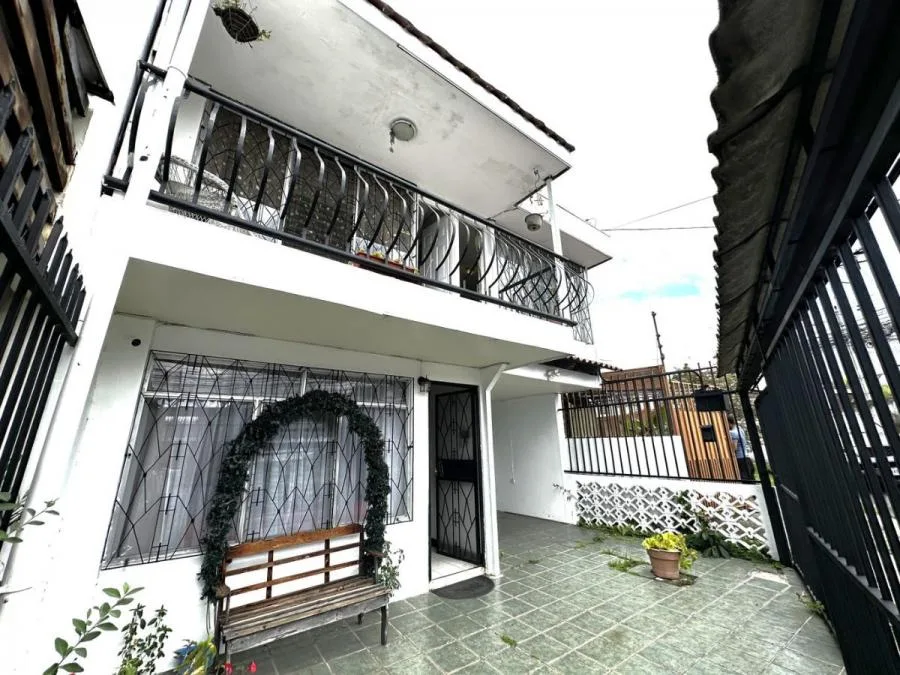Venta de Casa con 5 habitaciones  en Yoses Sur Zapote - Venta en Zapote